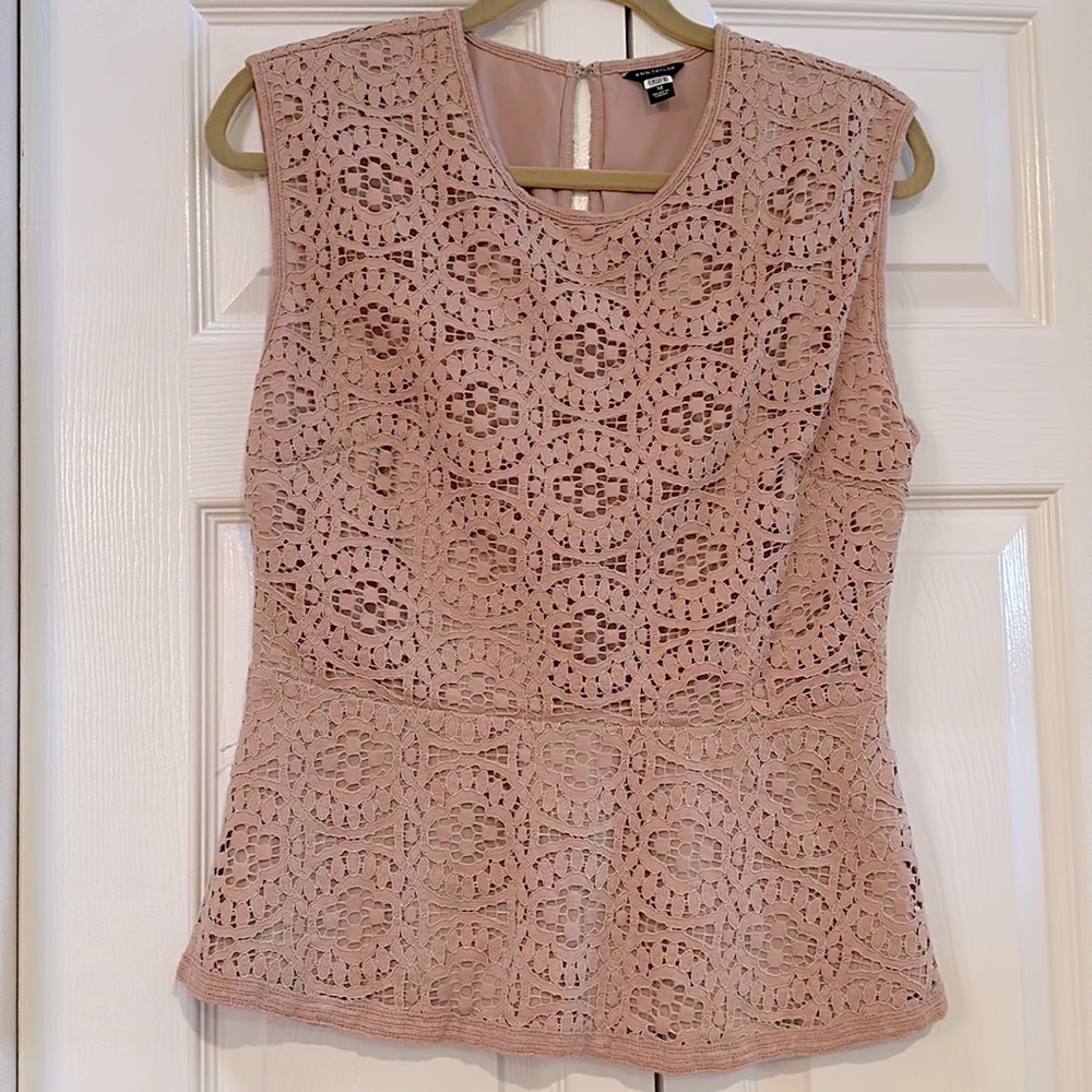 Beautiful Ann Taylor Peplum tip. Size M Excellent condition